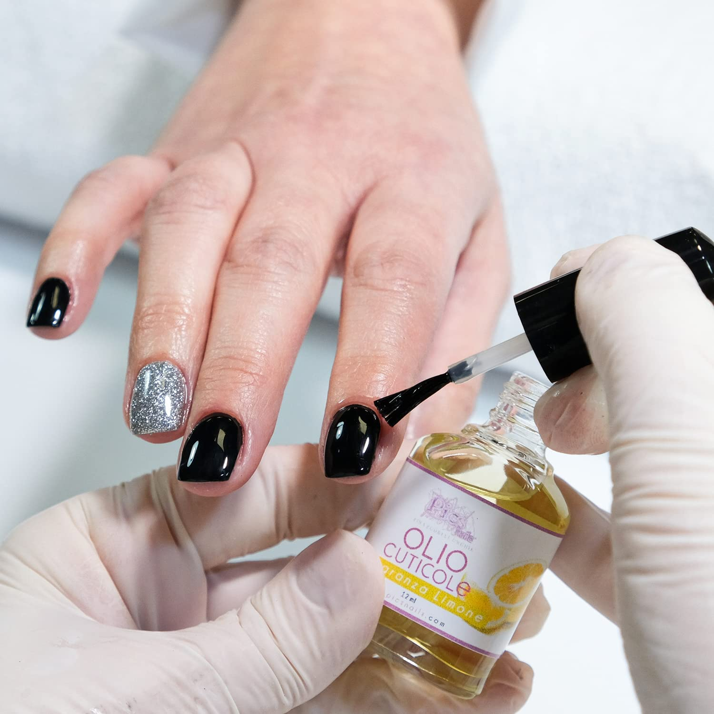 Olio Cuticole Unghie Di Mani E Piedi Professionale 12Ml - Fragranza Limone - Olio Idratante E Rigenerante per Cuticole Di Mani E Piedi, Dona Sollievo E Freschezza Alla Pelle Secca E Irritate
